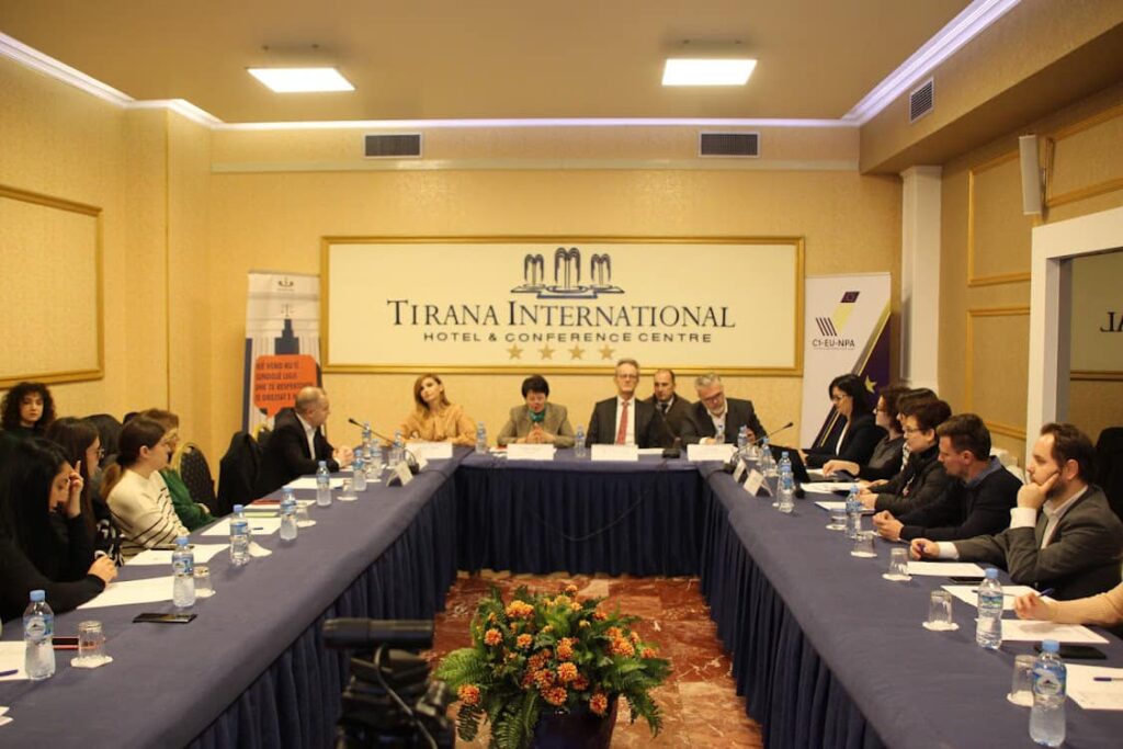 Sfidat e Edukimit Ligjor të Publikut në Shqipëri
